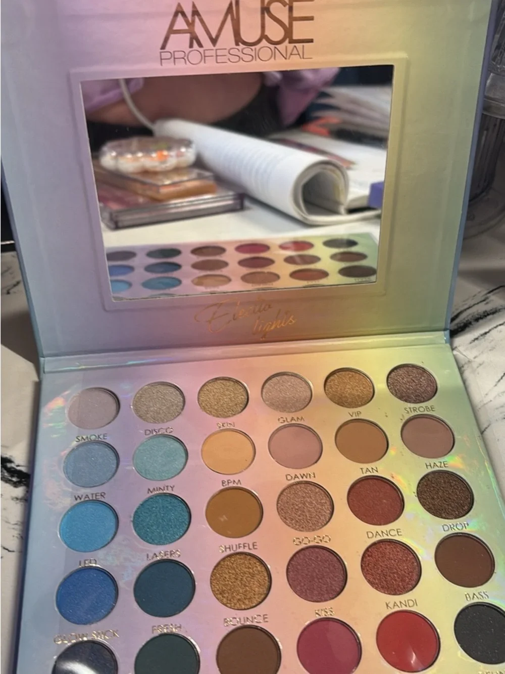 AMUSE HEAVEN Iridescent Eyeshadow Palette - Multicolor